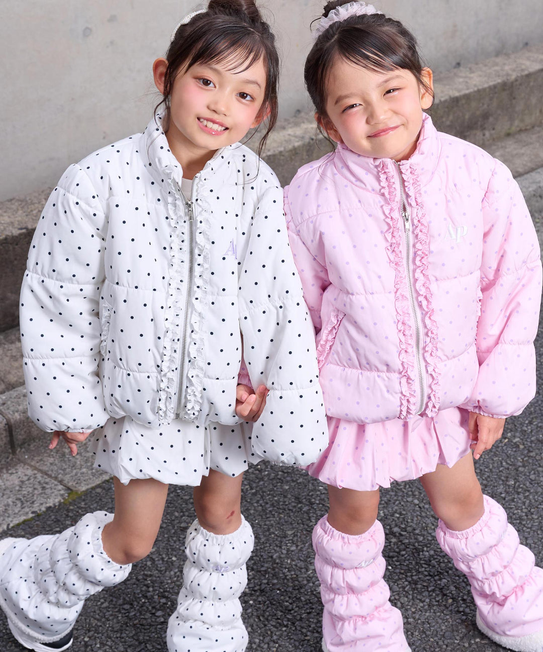 ホワイト(120サイズ着用/身長：約120cm)
ピンク(120サイズ着用/身長：約120cm)