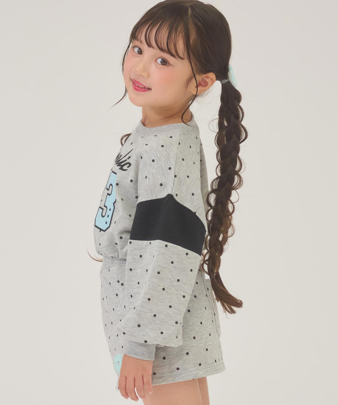ブラック/グレー(110サイズ着用/身長：約108cm)