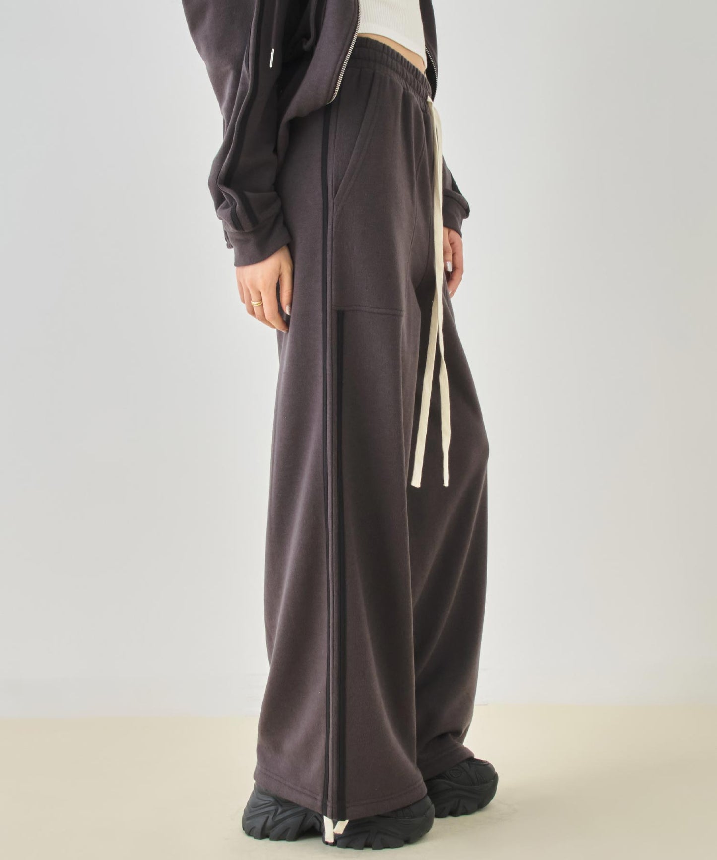 アッシュブラック