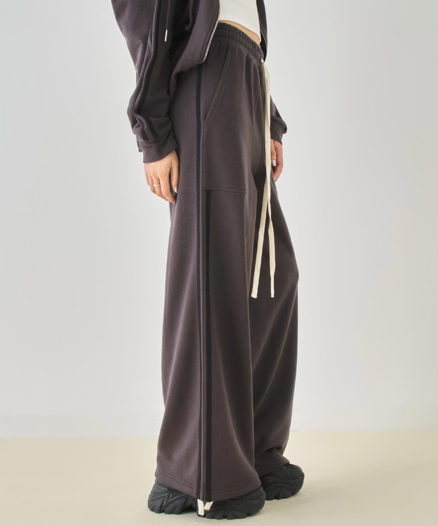 アッシュブラック