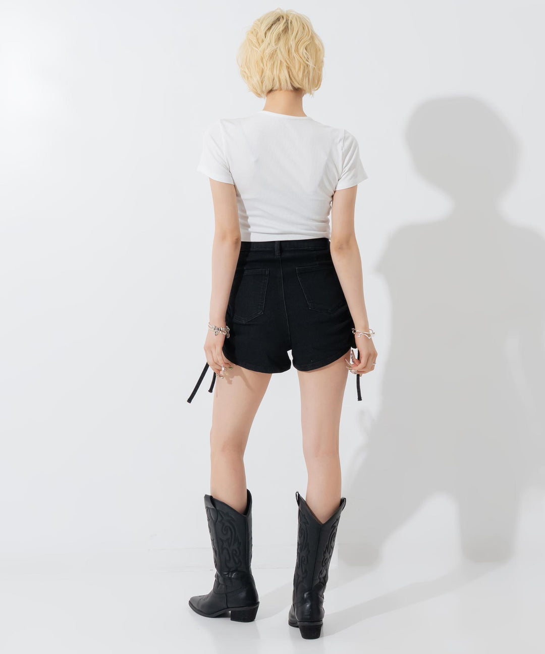 ブラック