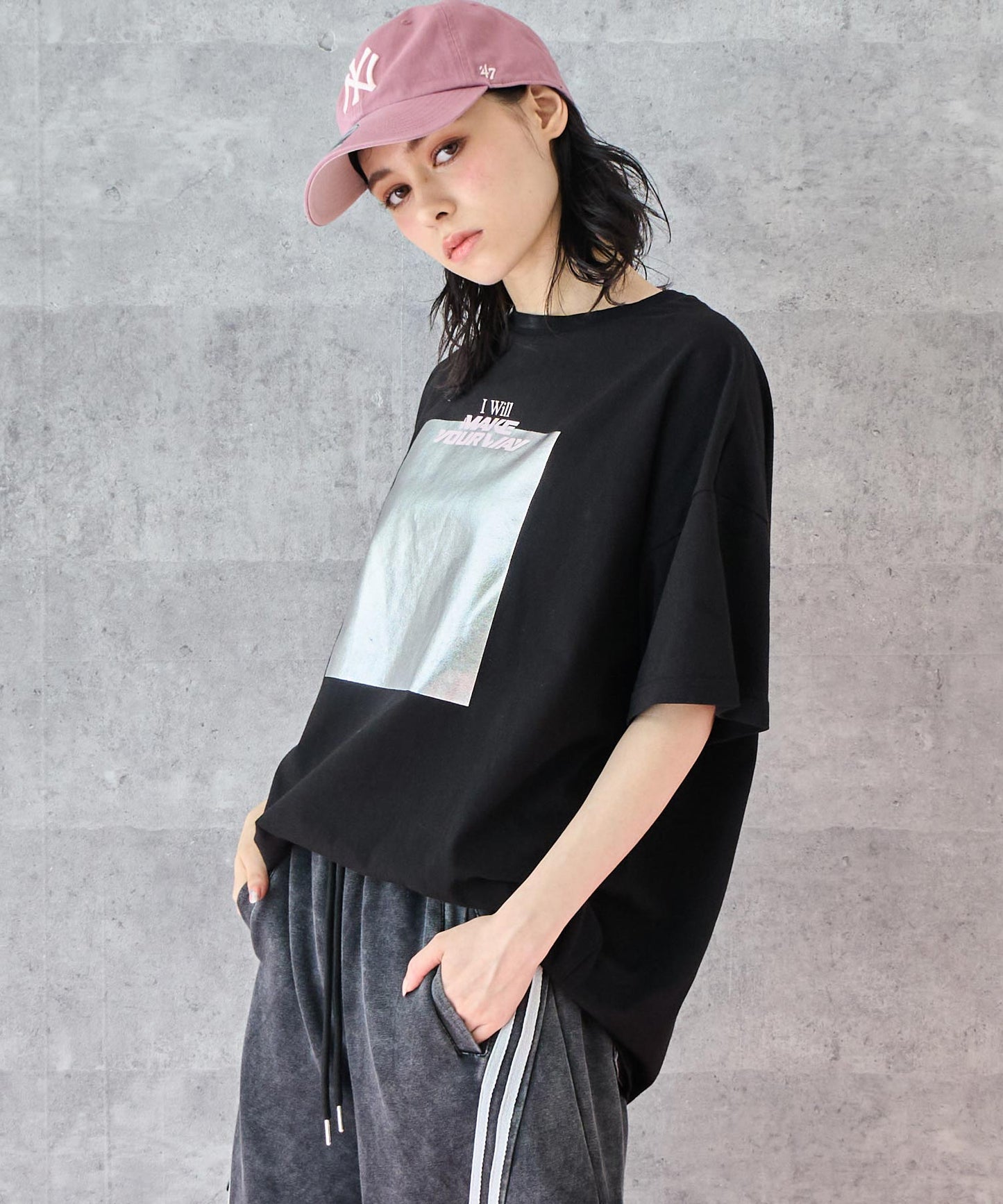 メタリック 箔 プリント × カラー ロゴ オーバー サイズ Tシャツ 793-9227