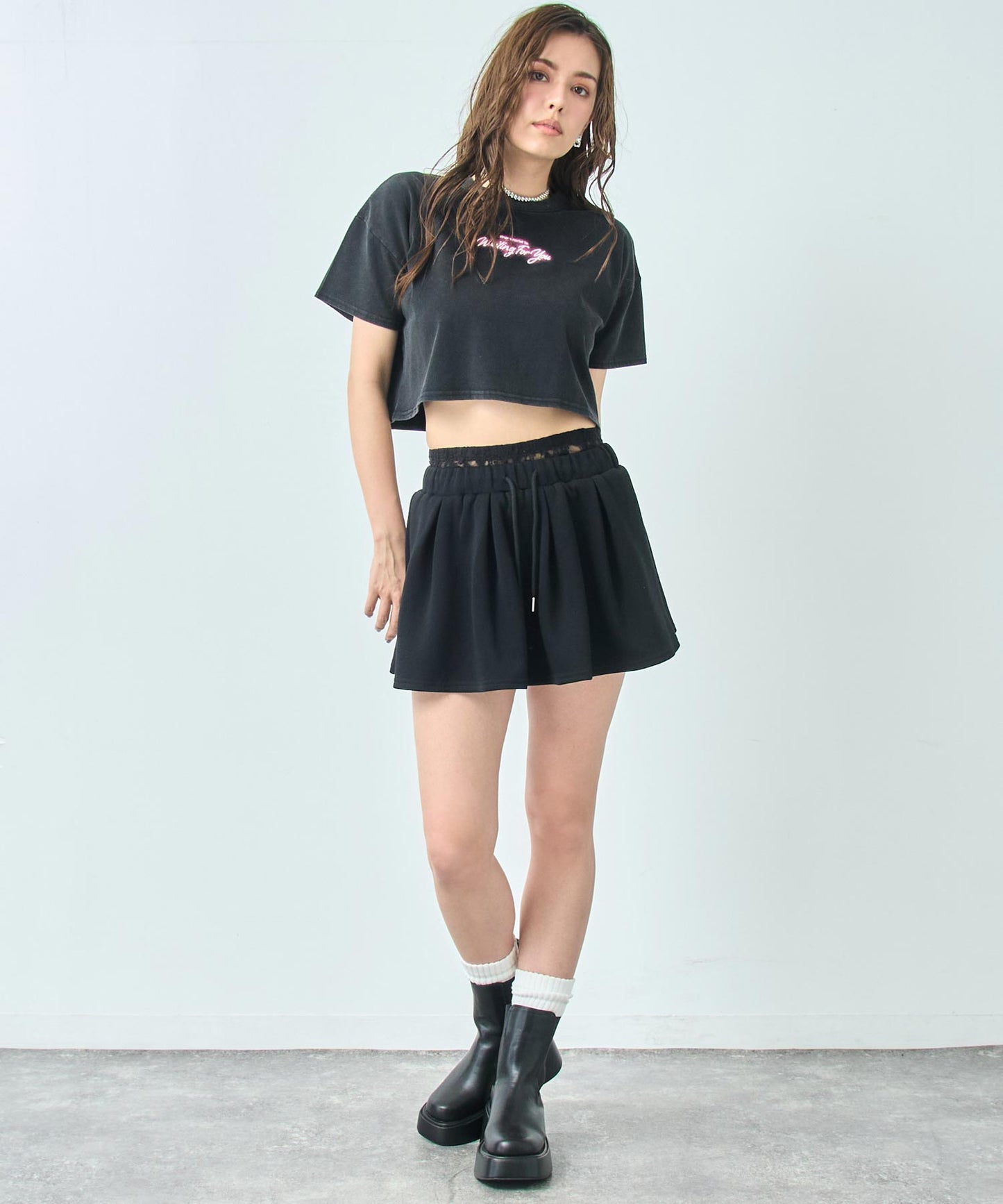 クロップド ネオンロゴ Tシャツ 793-9270