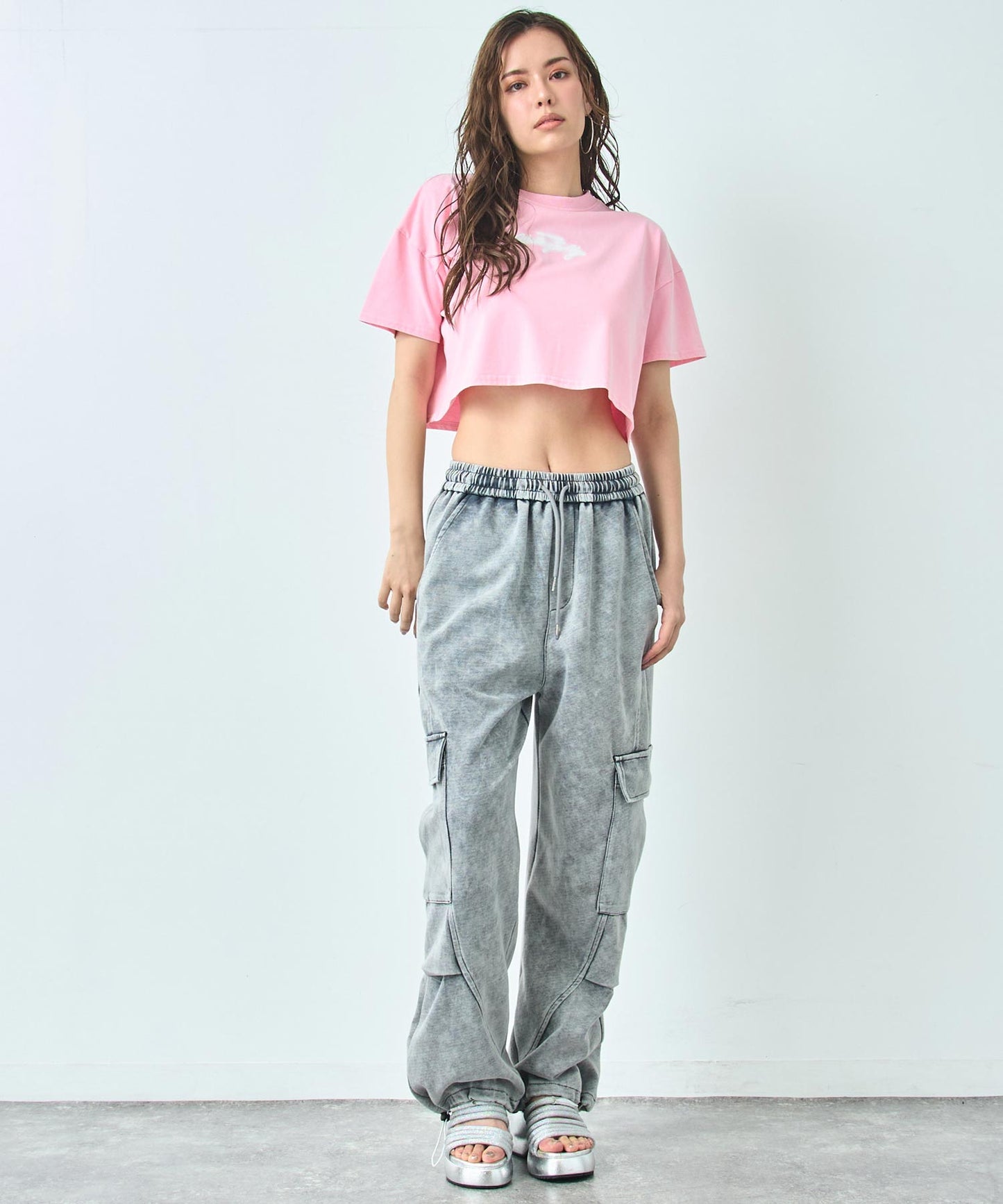クロップド ネオンロゴ Tシャツ 793-9270