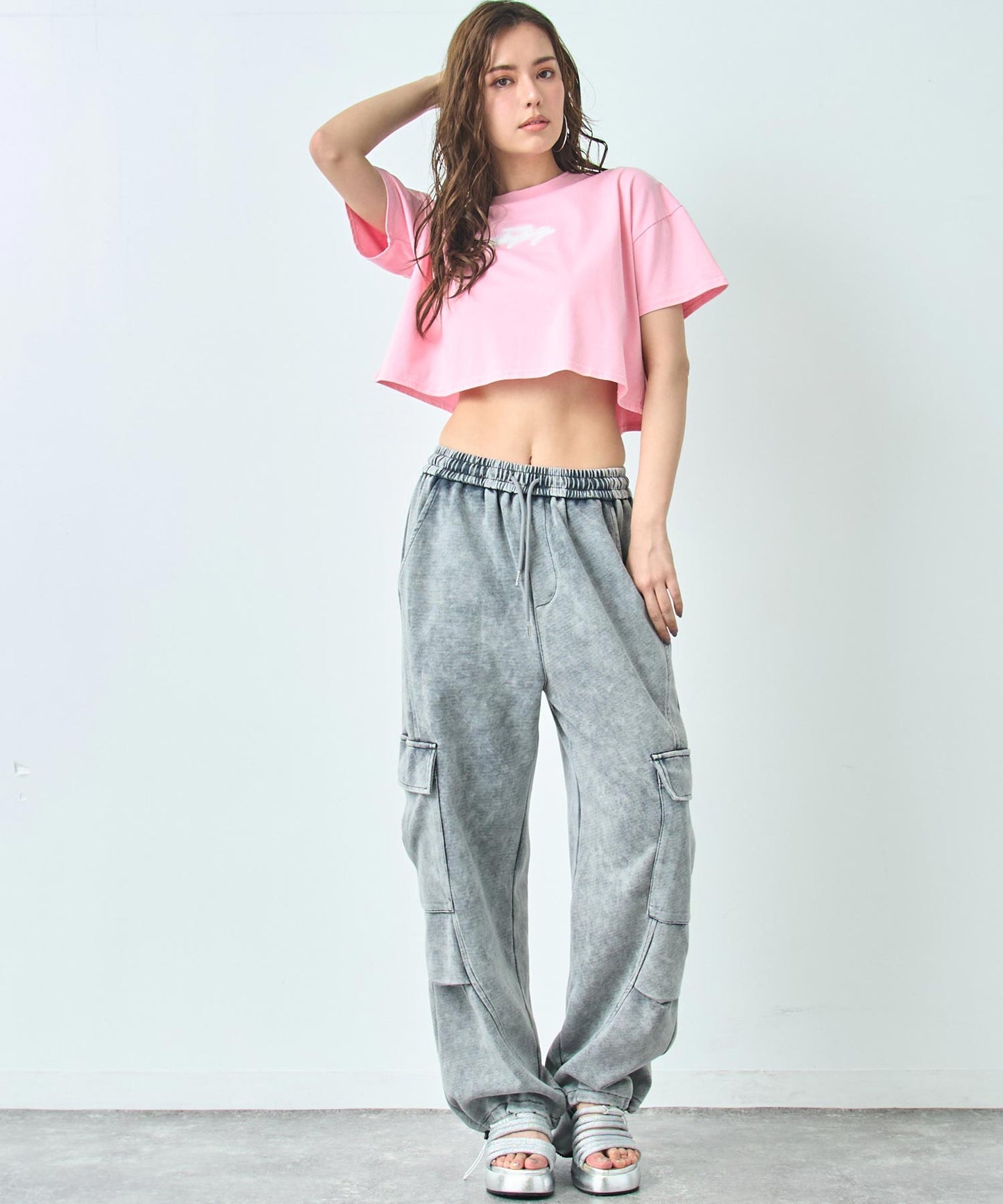 クロップド ネオンロゴ Tシャツ 793-9270