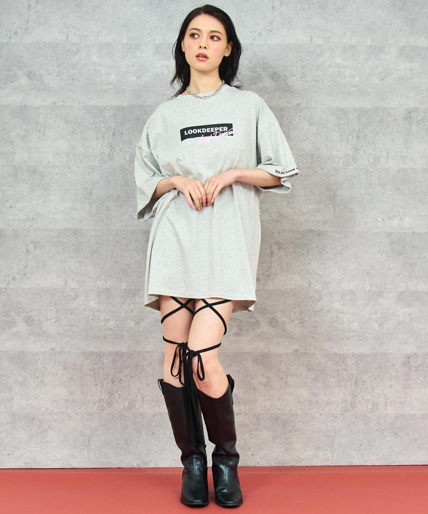 ライトグレー