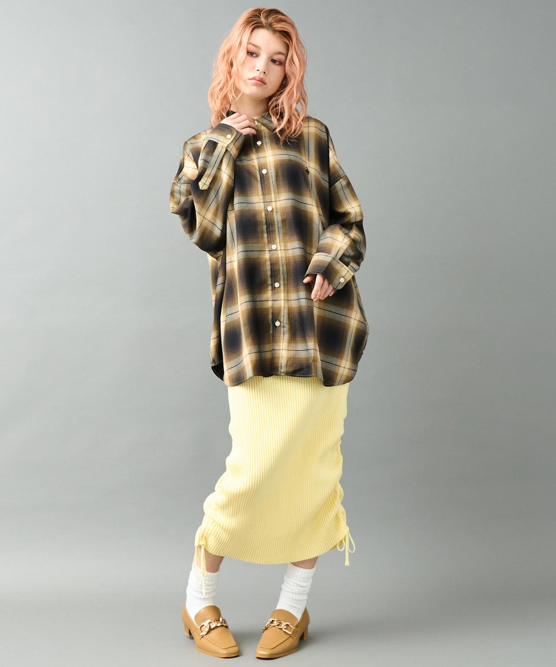 イエロー