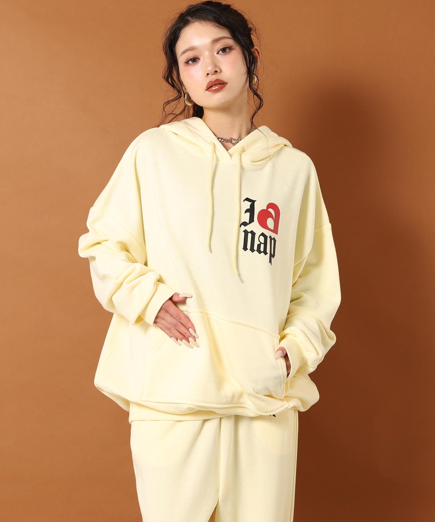 ライトイエロー