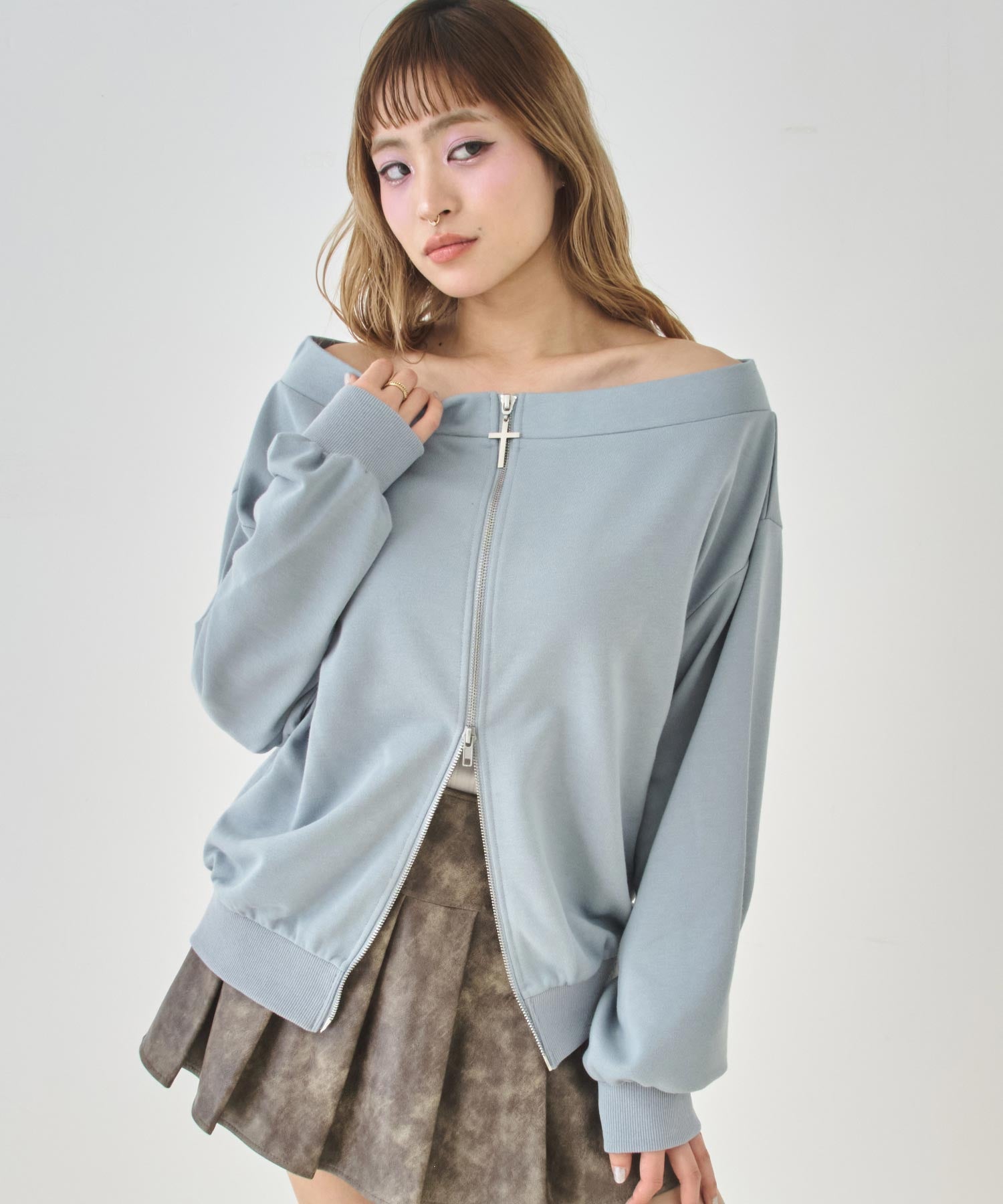 ライトブルー