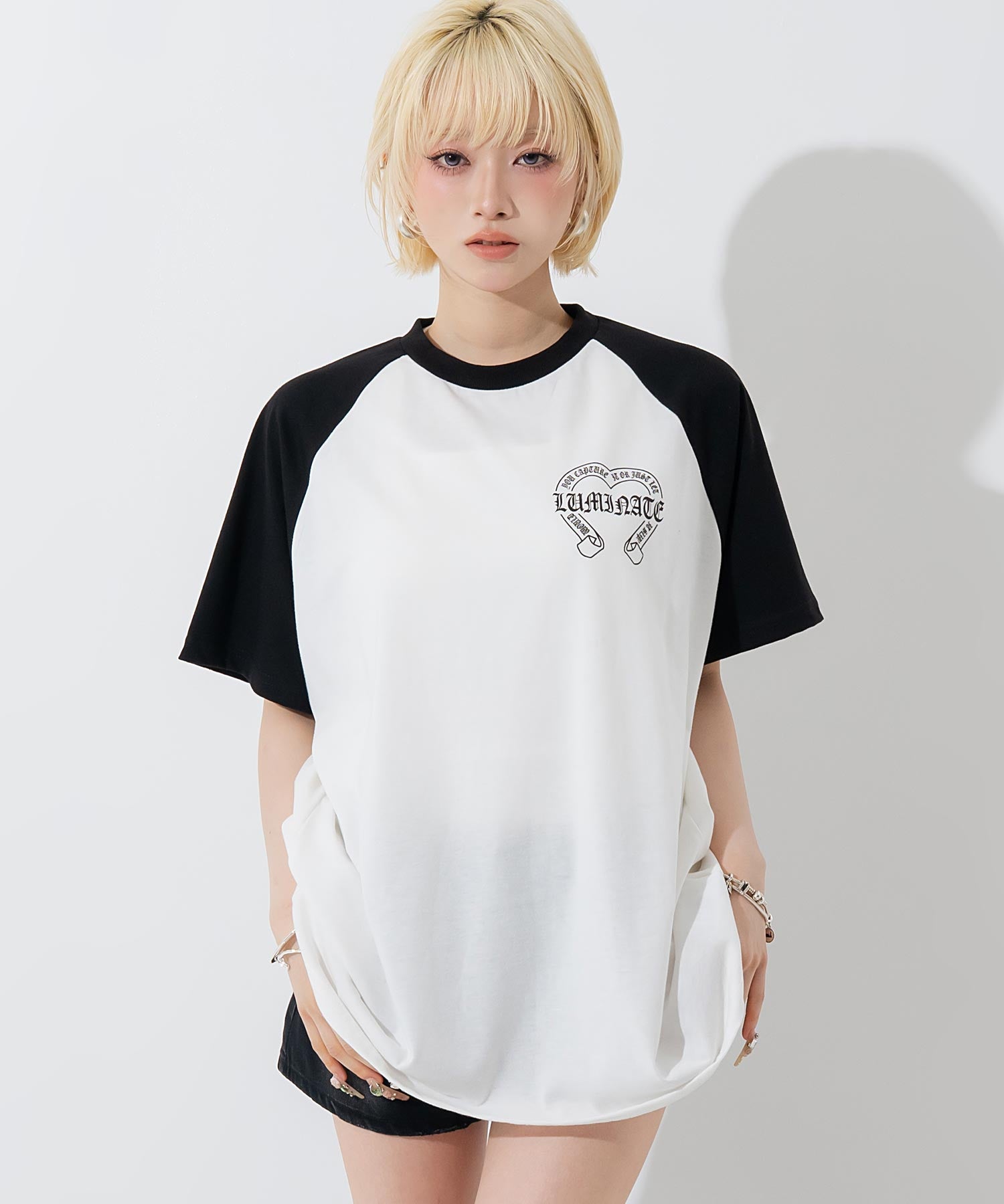 ARCHIVIO ラグランスリーブシャツ ホワイト/ブラック ブラックレタープリント ラグランスリーブ Tシャツ 793-9553 – ANAP