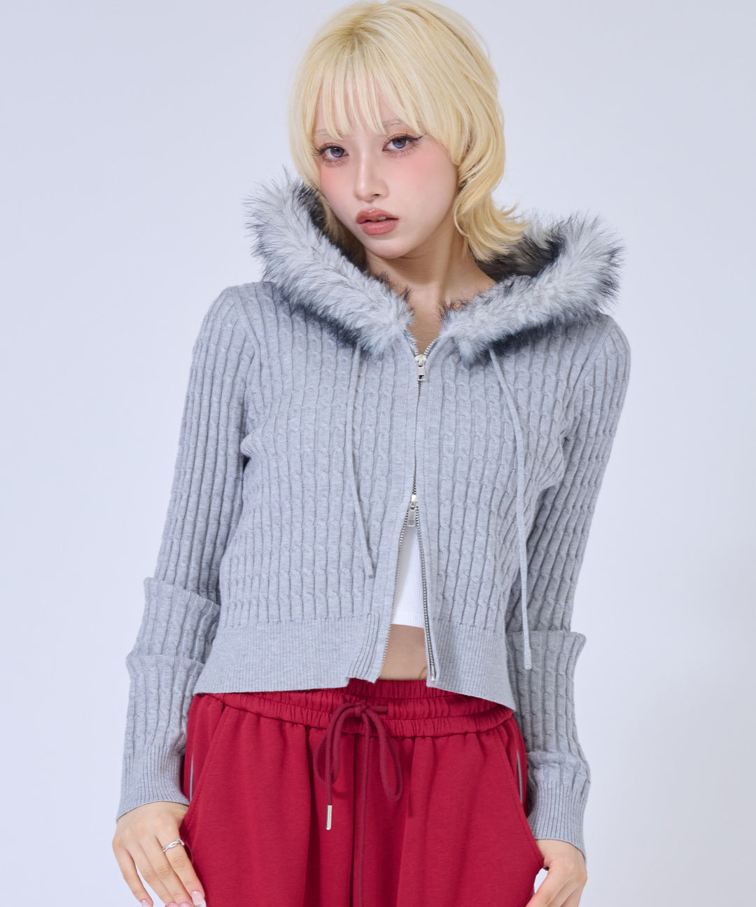 グレー(身長：約158cm)