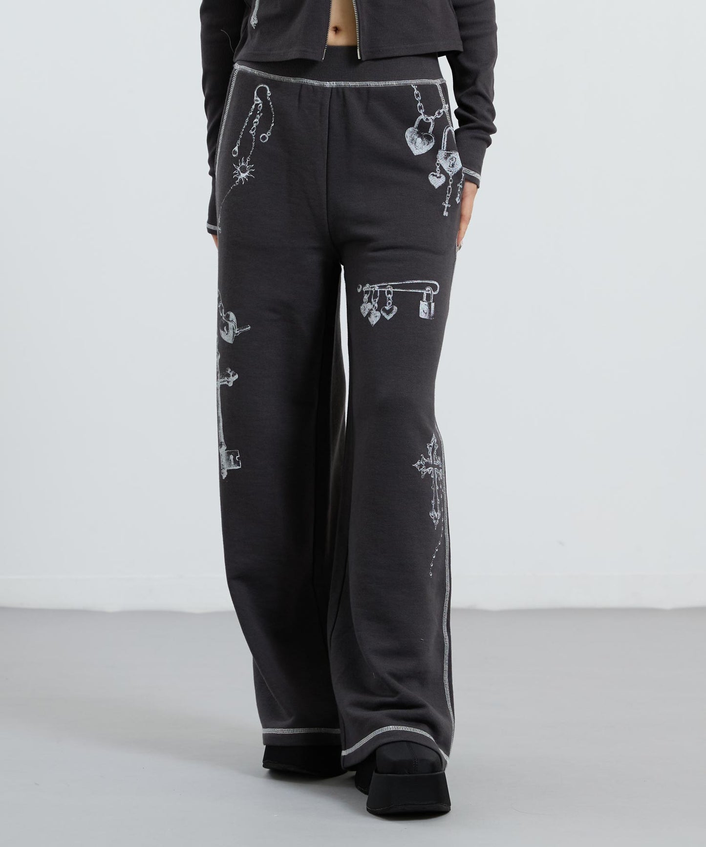 アッシュブラック