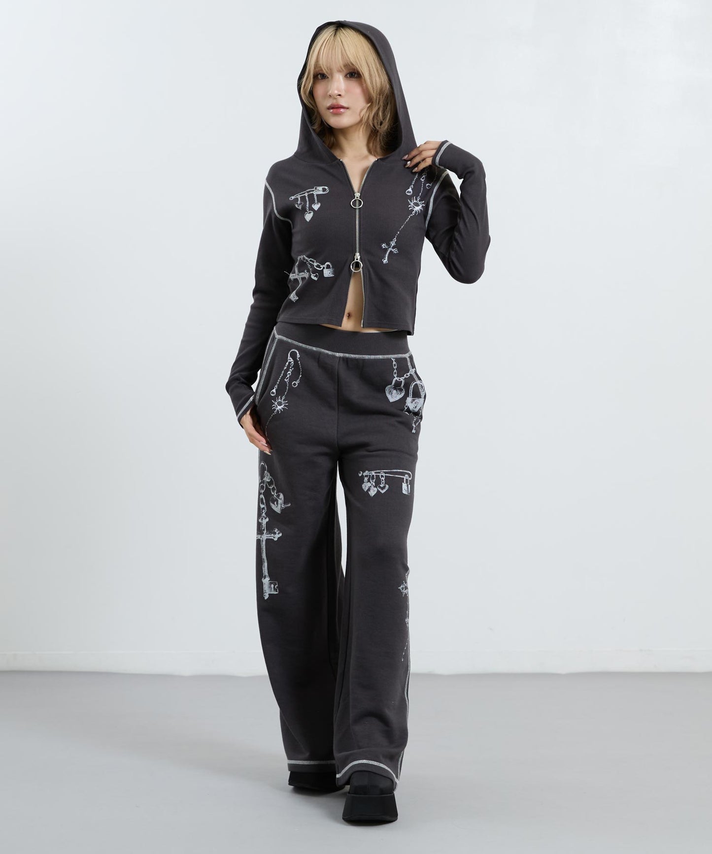 アッシュブラック