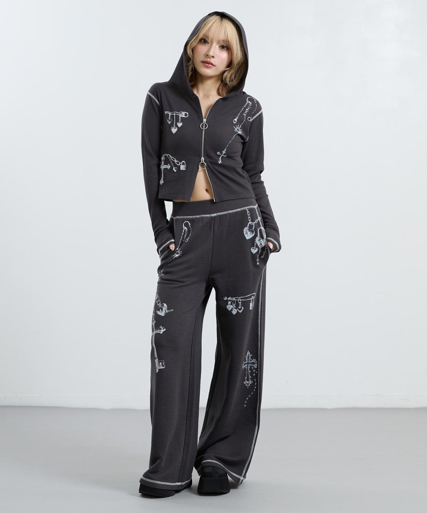 アッシュブラック