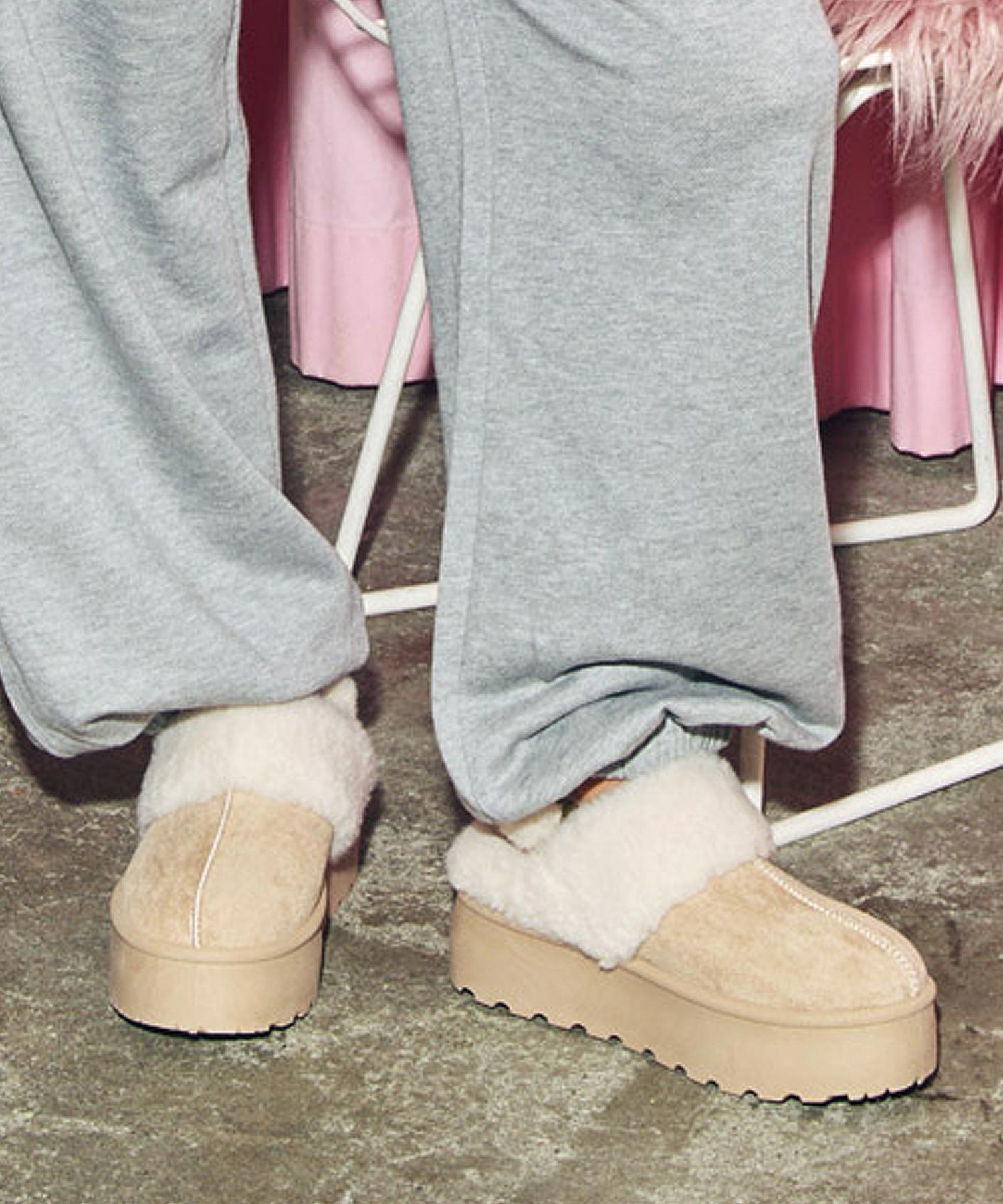 ライトベージュ