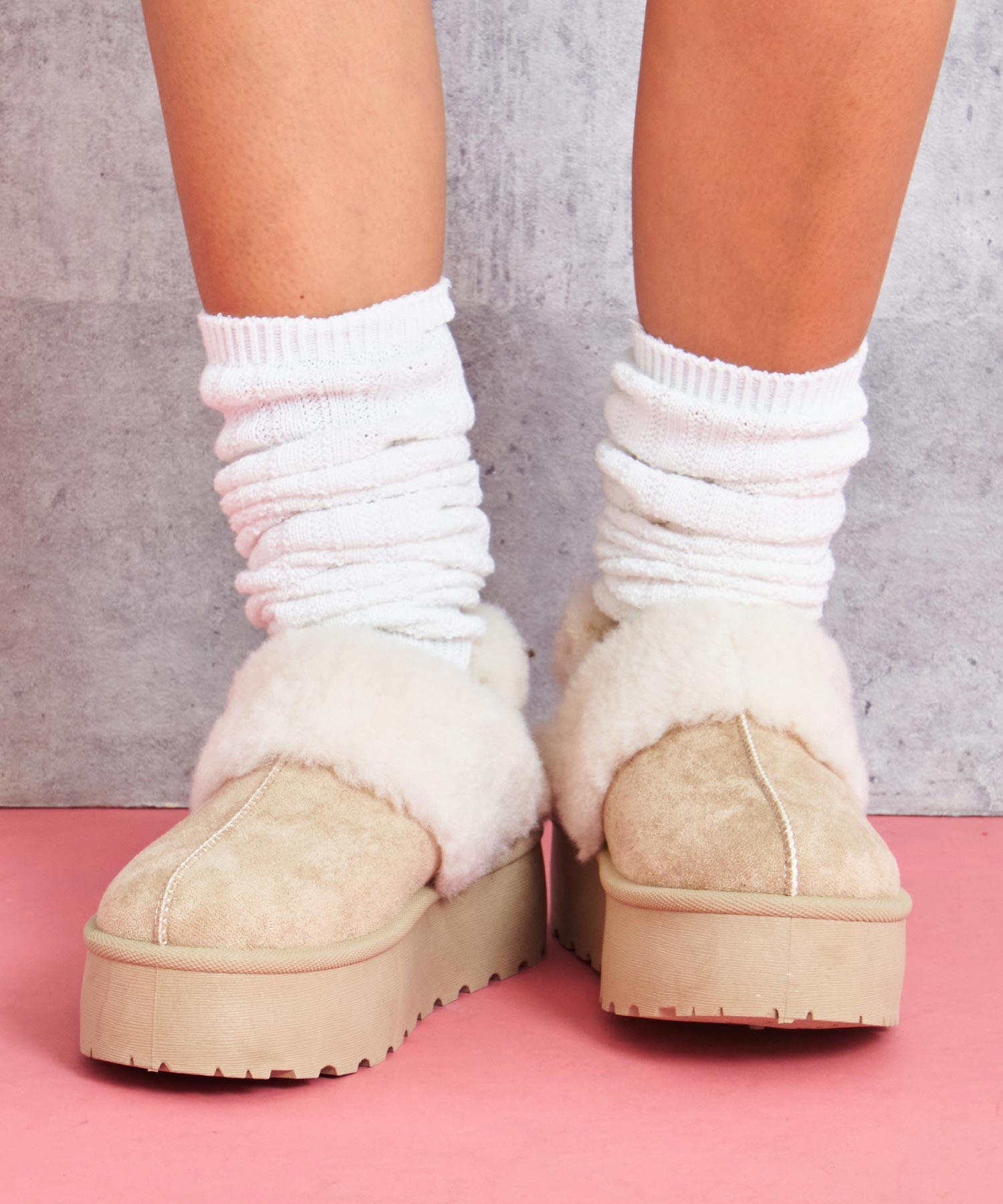 ライトベージュ