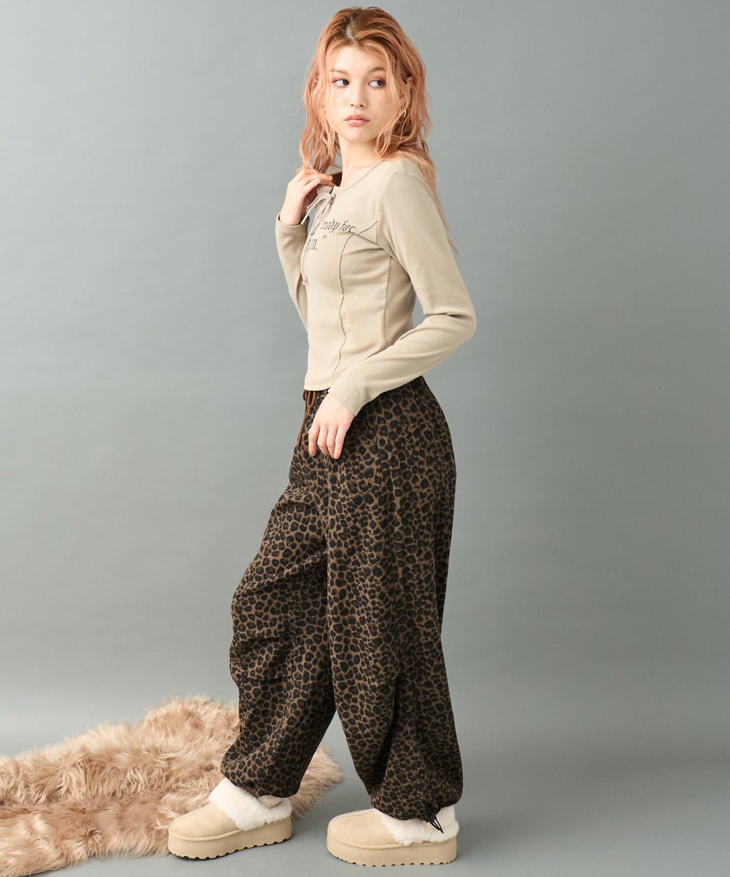 ライトベージュ