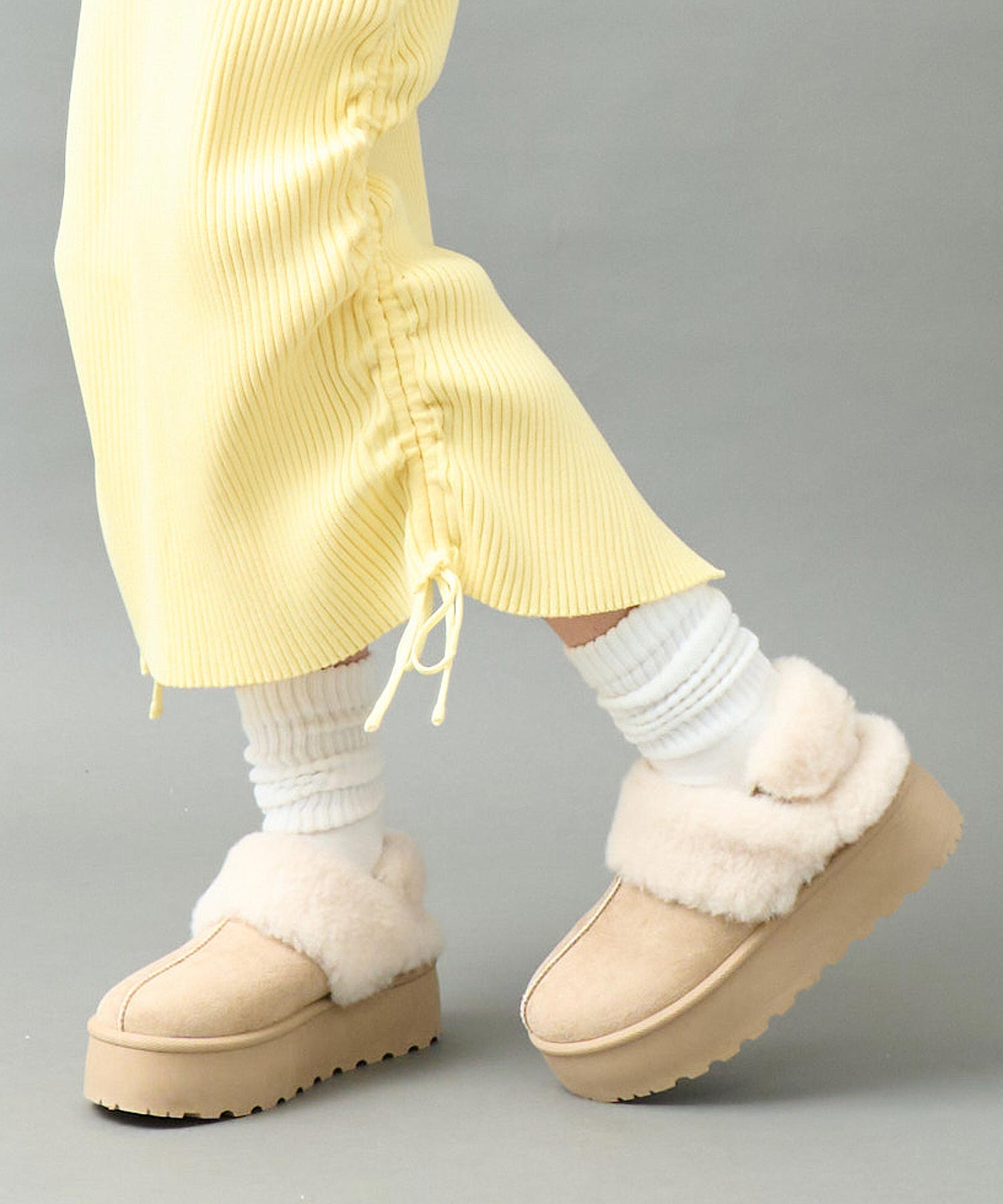 ライトベージュ