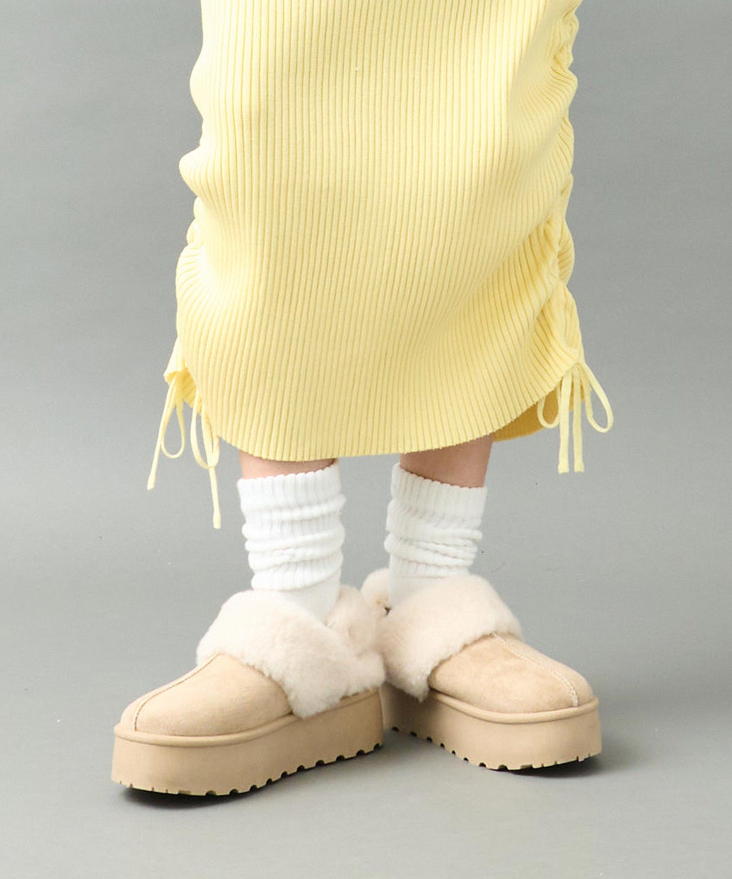 ライトベージュ