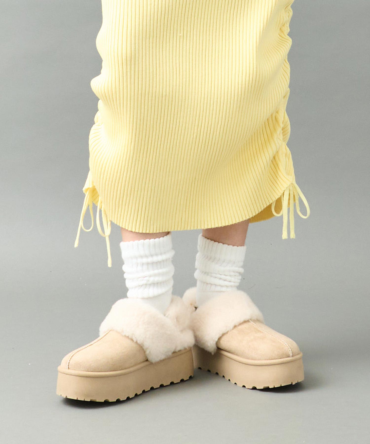 ライトベージュ