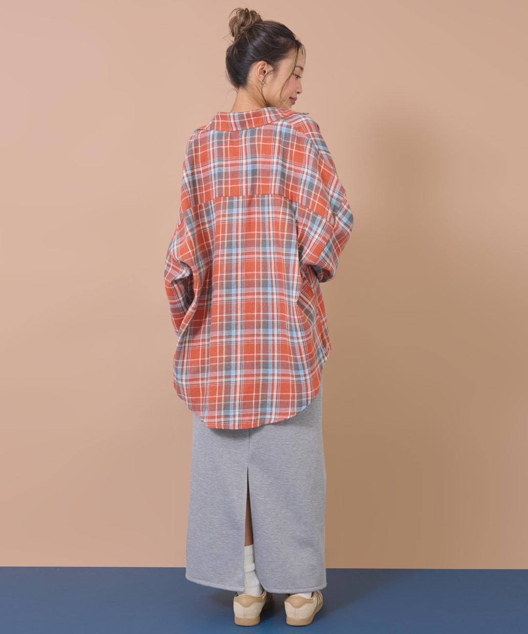 グレー(身長：約163cm)