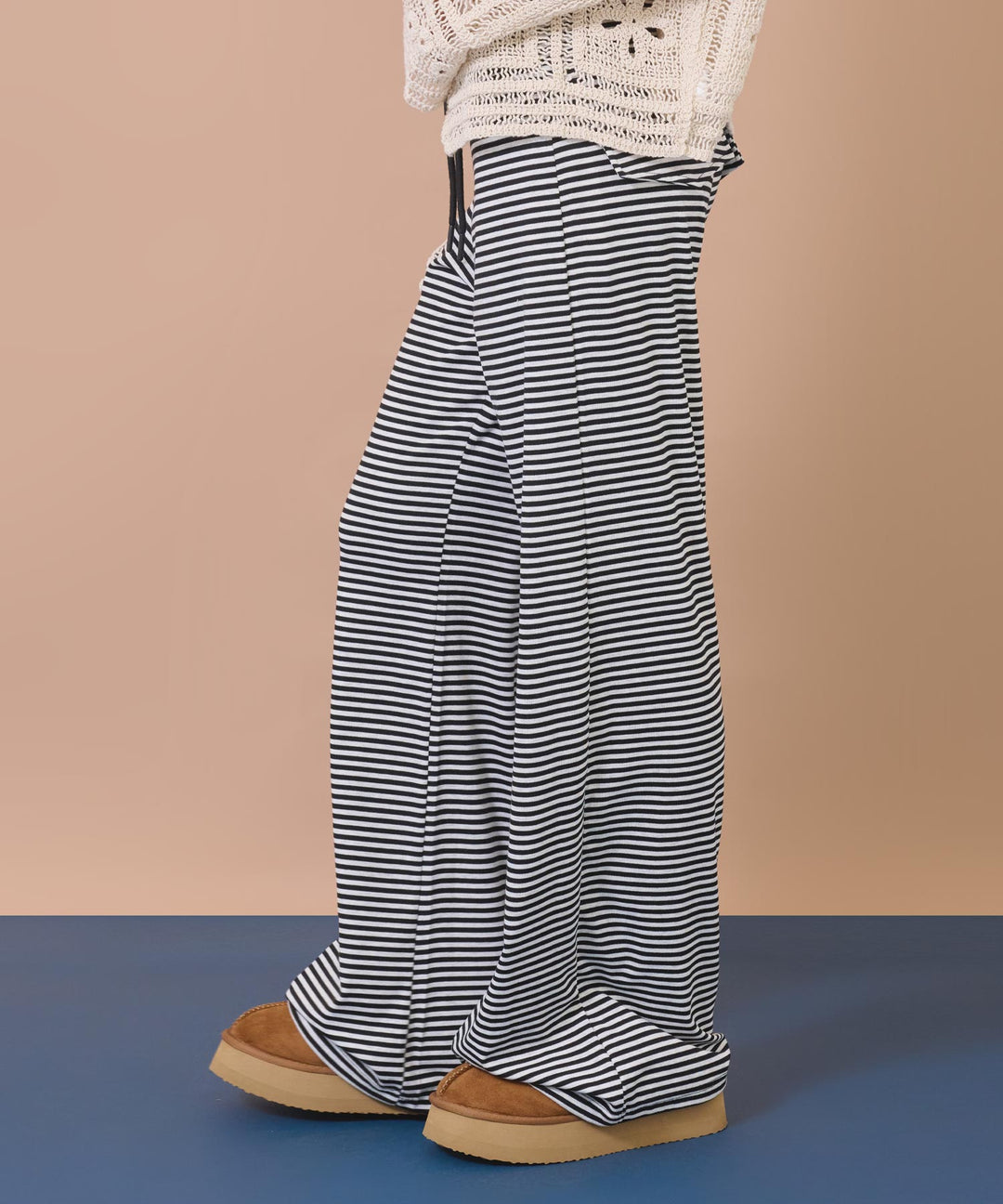 ホワイト(身長：約163cm)