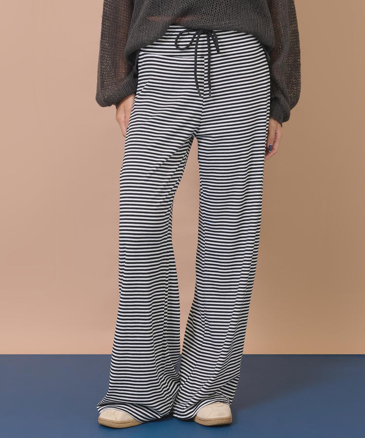 ホワイト(身長：約163cm)