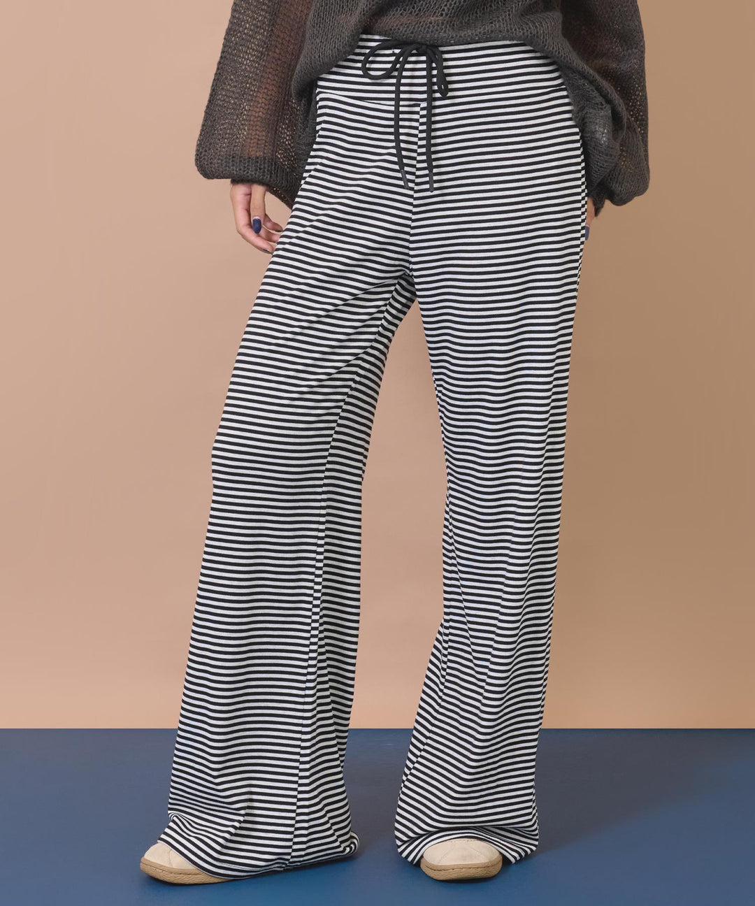 ホワイト(身長：約163cm)