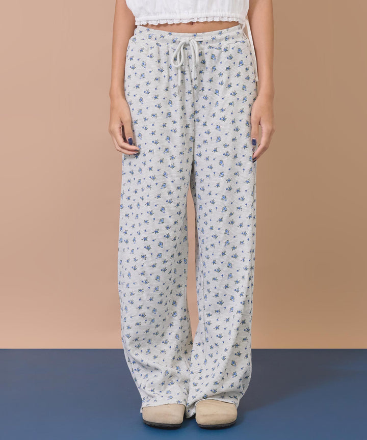 グレー(身長：約163cm)