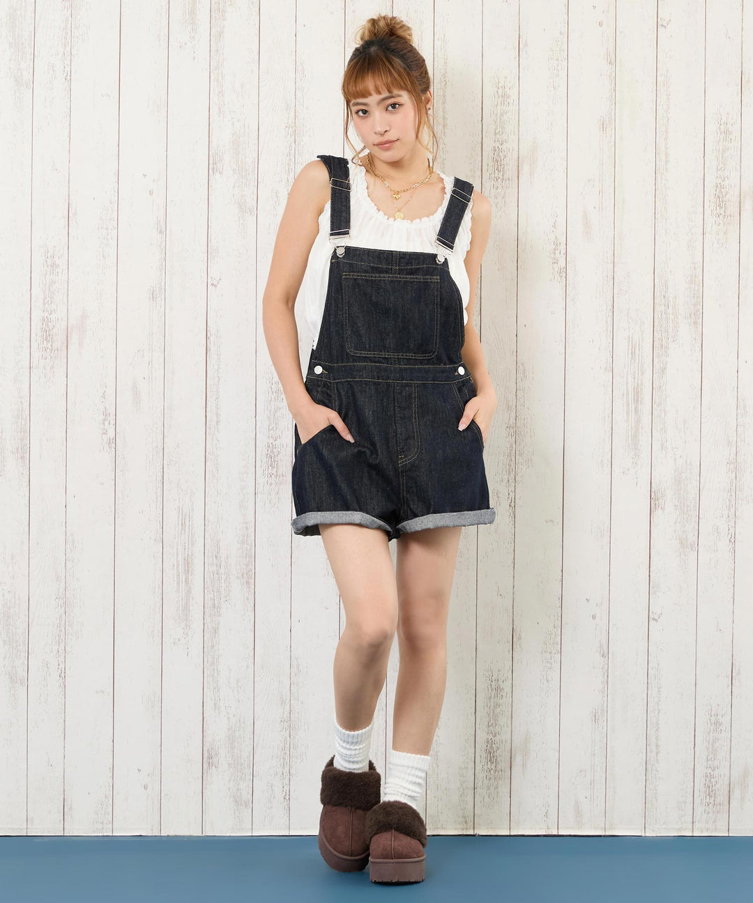 ホワイト(身長：約163cm)