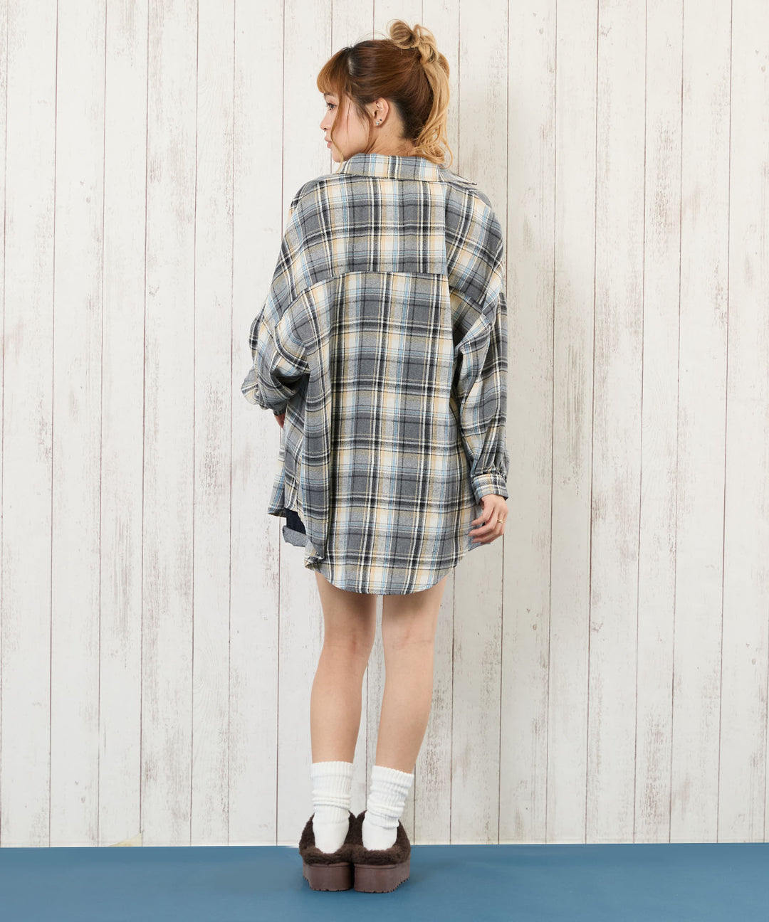 グレー(身長：約165cm)