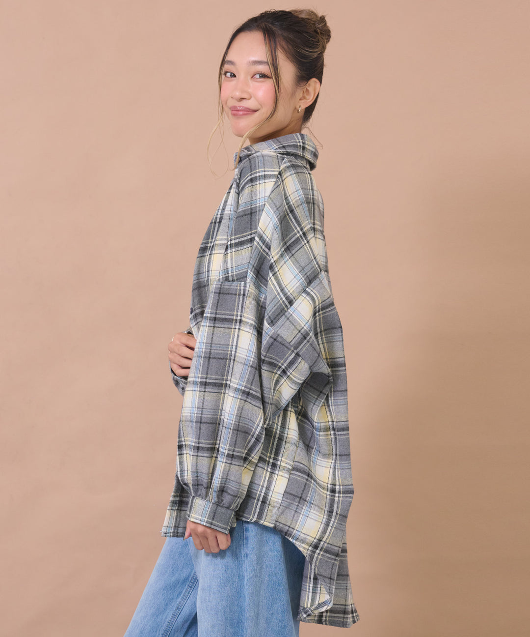 グレー(身長：約163cm)