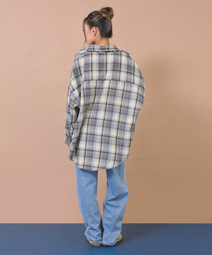 グレー(身長：約163cm)