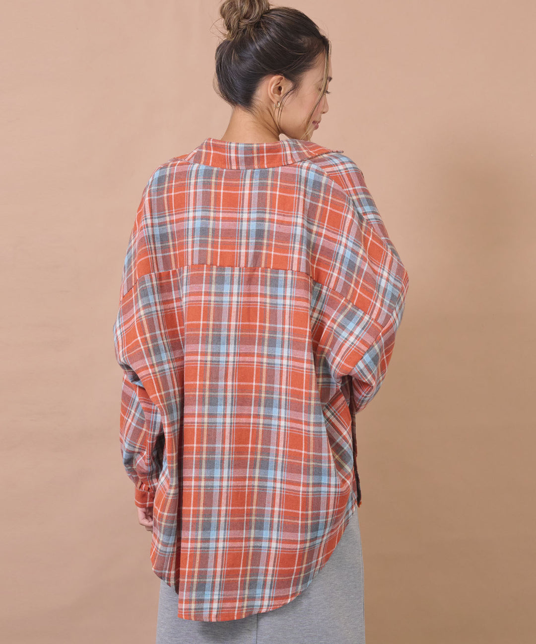 オレンジ(身長：約163cm)