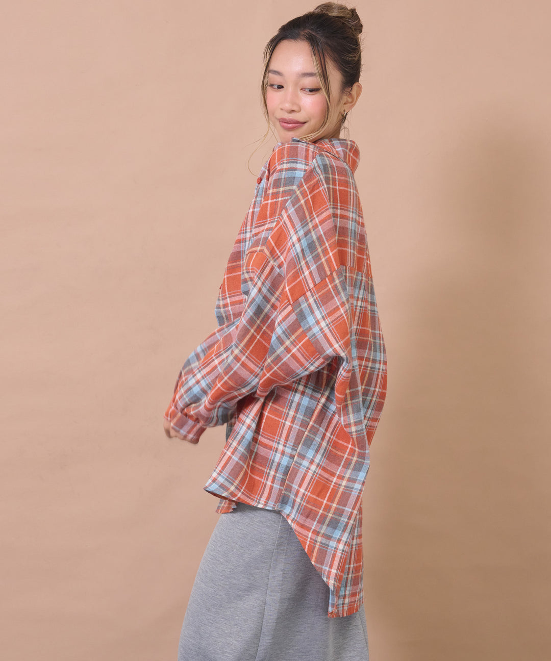 オレンジ(身長：約163cm)
