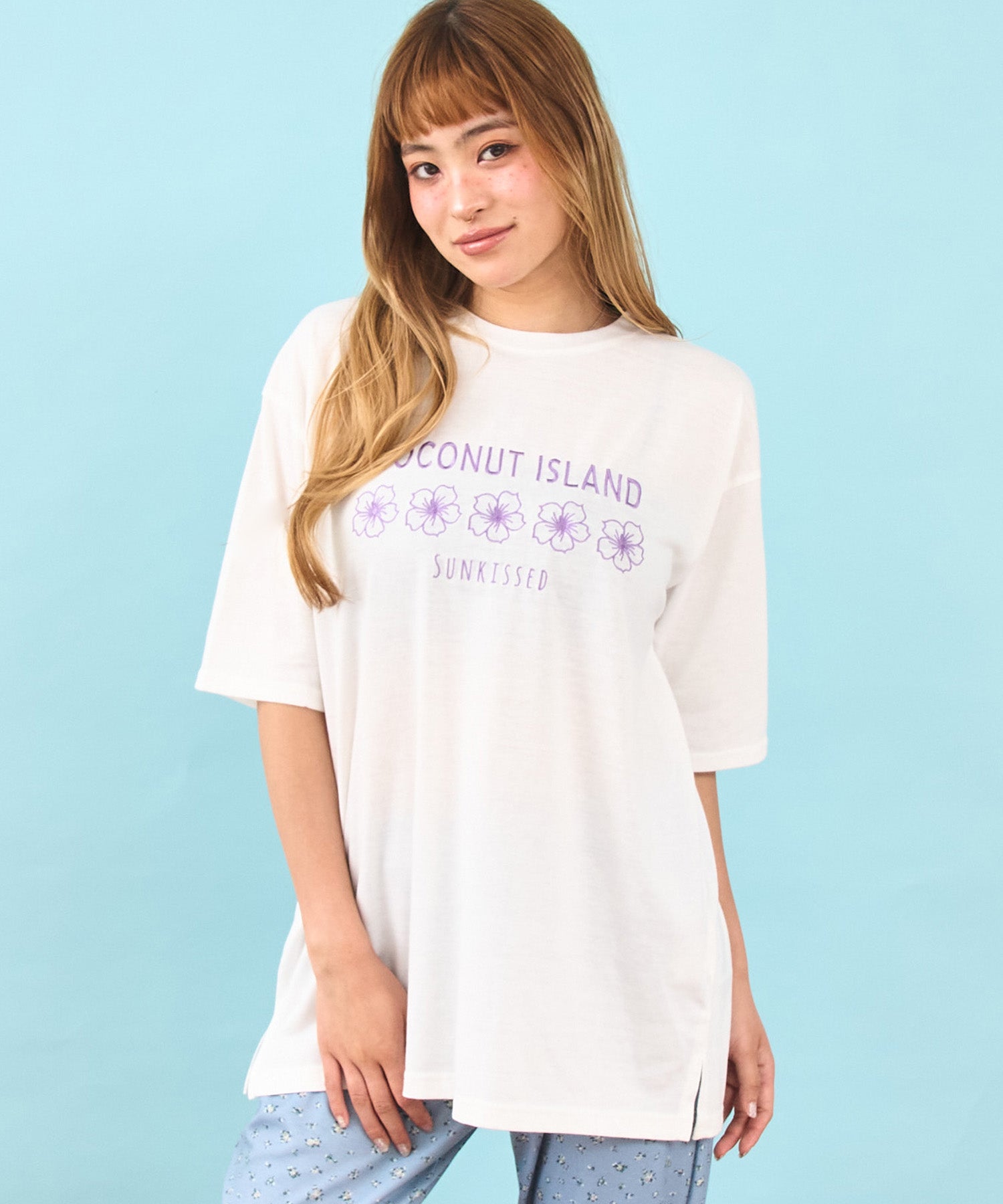 ハイビスカス カラー 刺繍 オーバーサイズ Tシャツ 853-6030 – ANAP