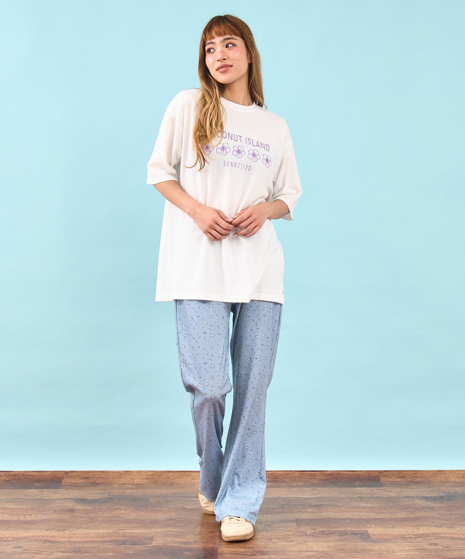 ハイビスカス カラー 刺繍 オーバーサイズ Tシャツ 853-6030 – ANAP
