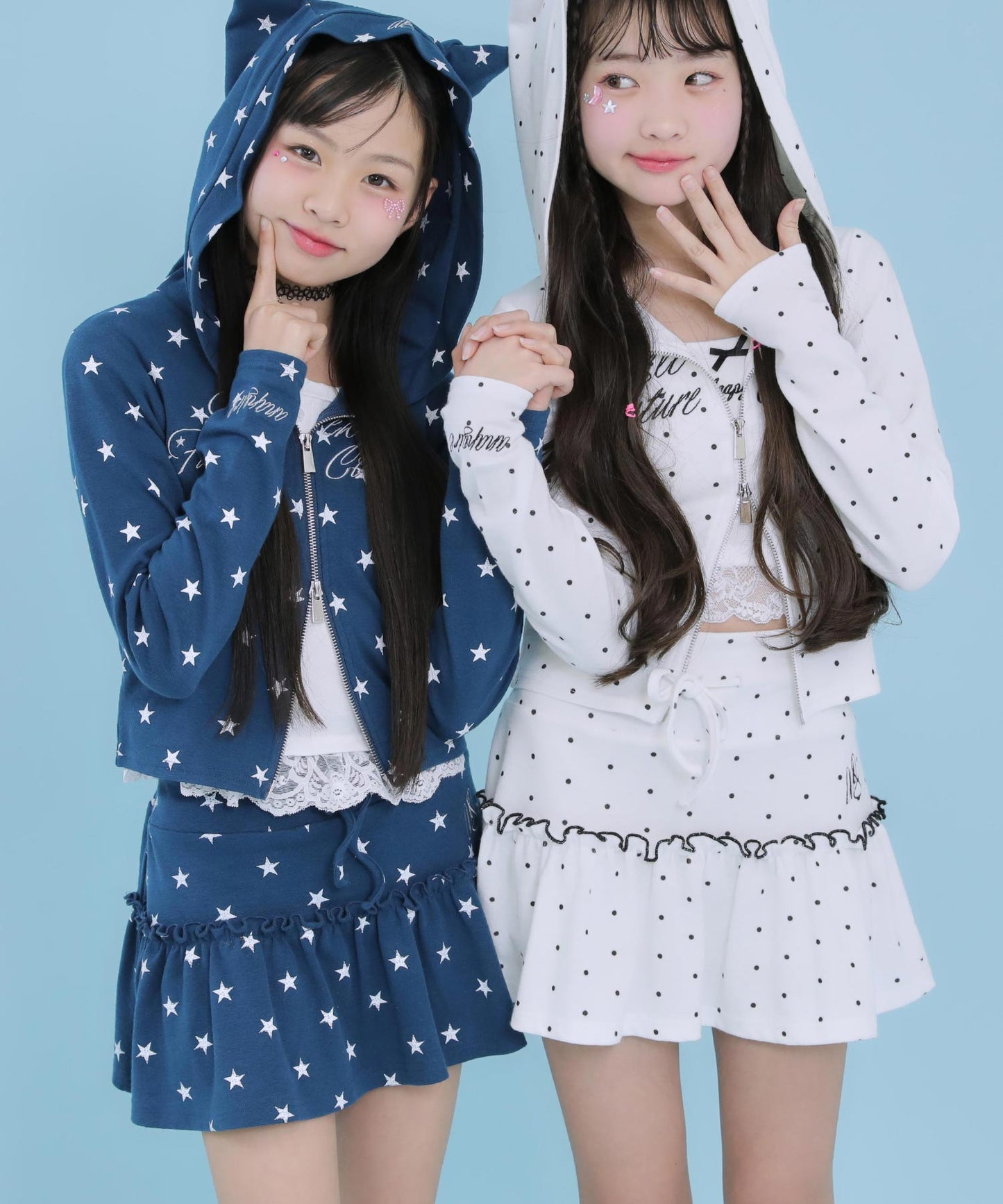 ネイビー(XSサイズ着用/身長：約140cm)ホワイト/ブラック(Sサイズ着用/身長：約143cm)