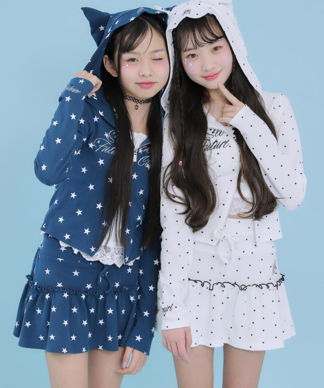 ネイビー(XSサイズ着用/身長：約140cm)ホワイト/ブラック(Sサイズ着用/身長：約143cm)