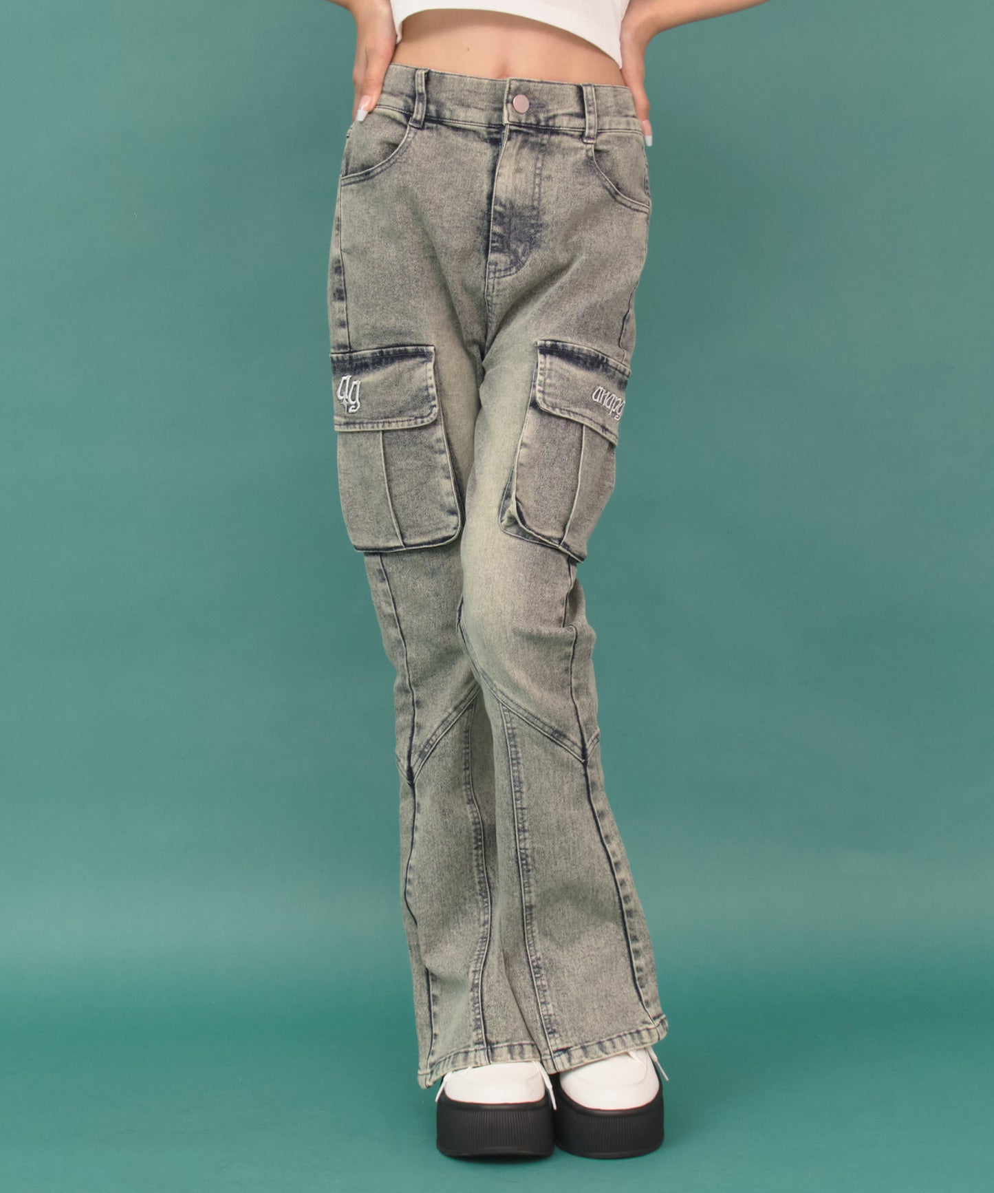 ブルー(Sサイズ着用/身長：約156cm)