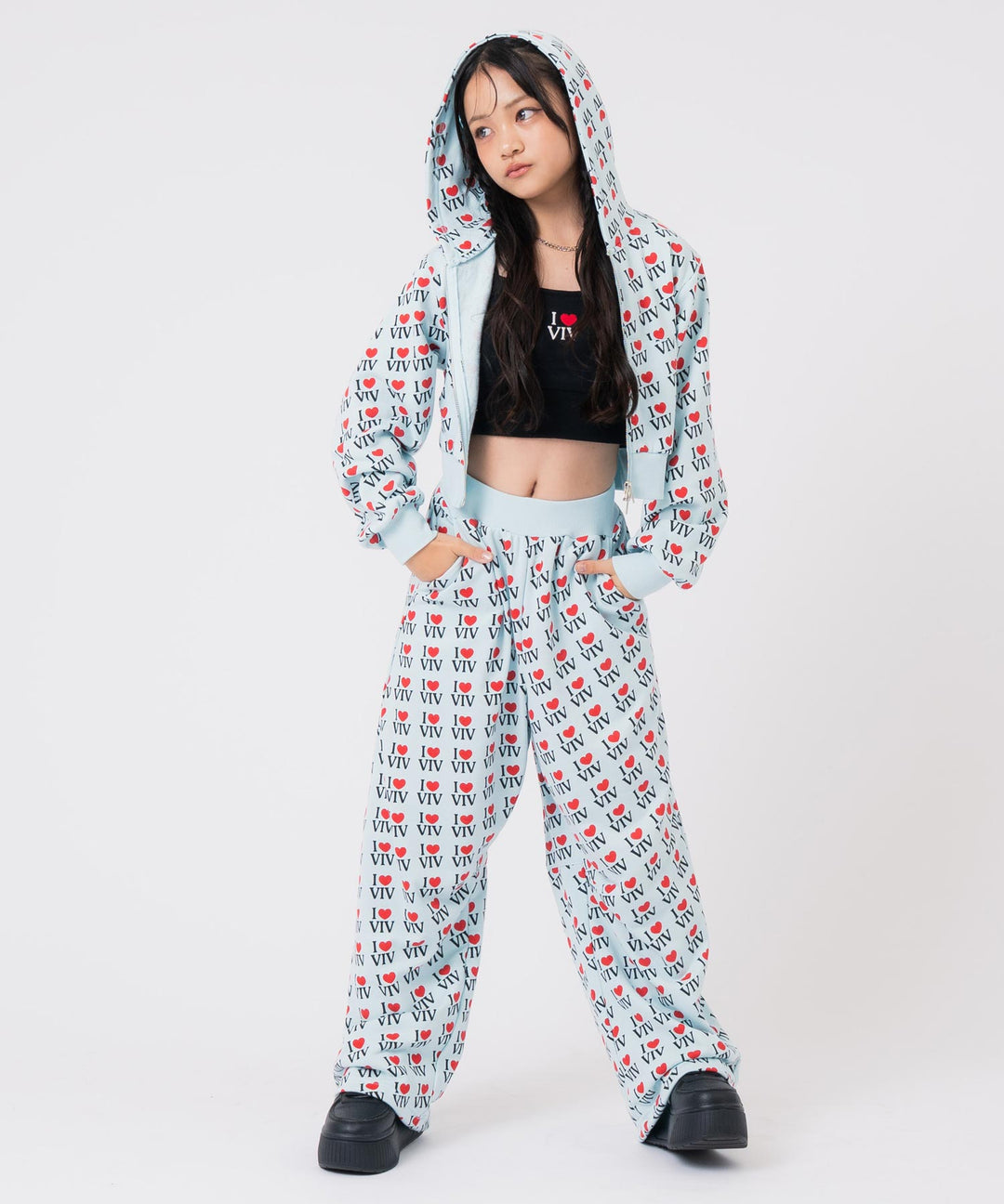 サックス(150サイズ着用/身長：約152cm)

