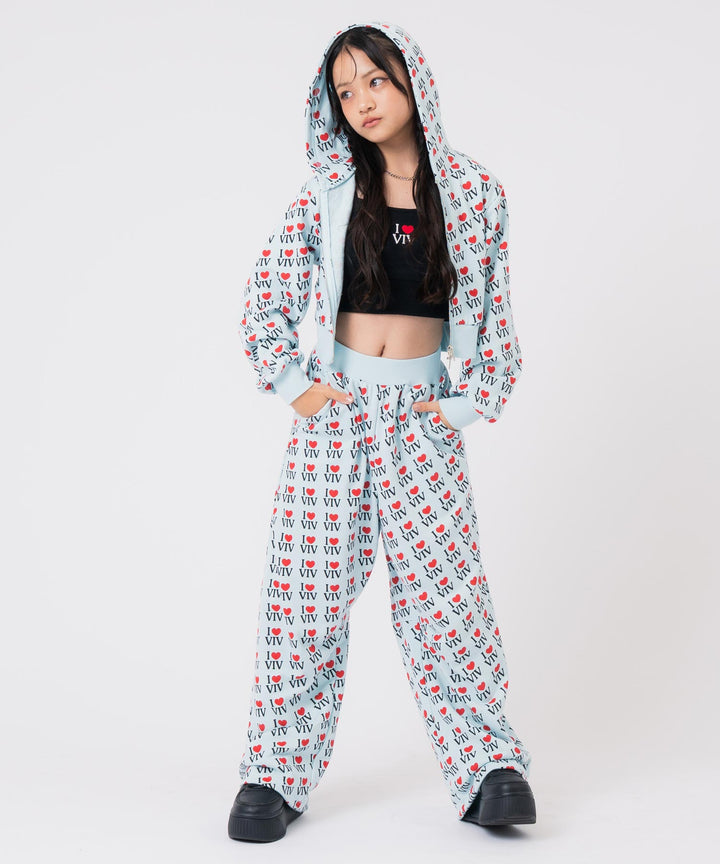 サックス(150サイズ着用/身長：約152cm)
