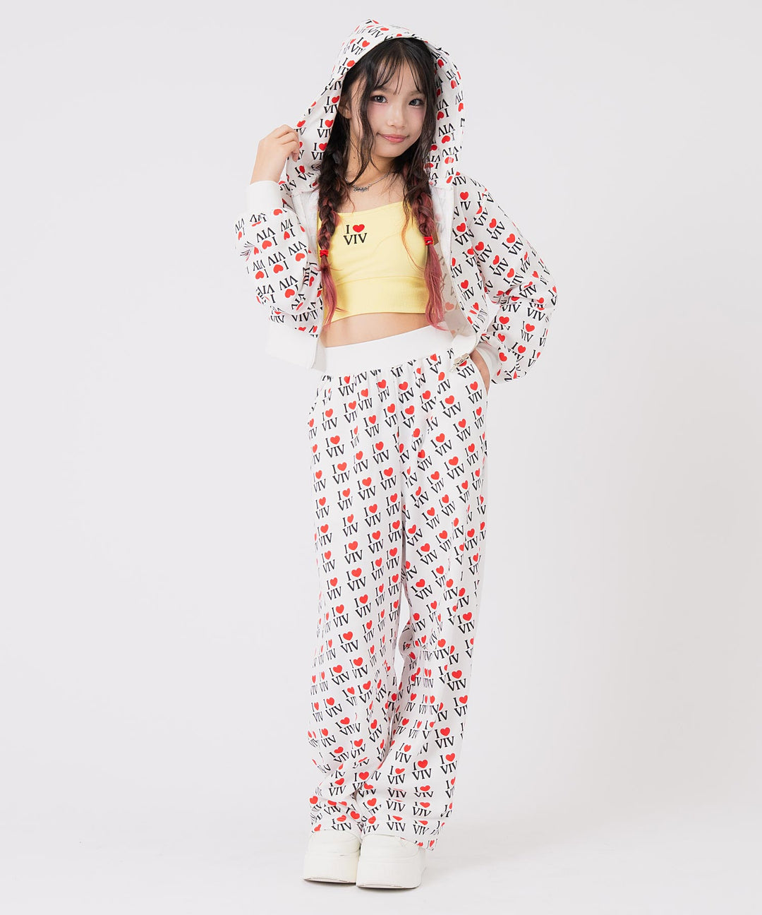 ホワイト(150サイズ着用/身長：約148cm)