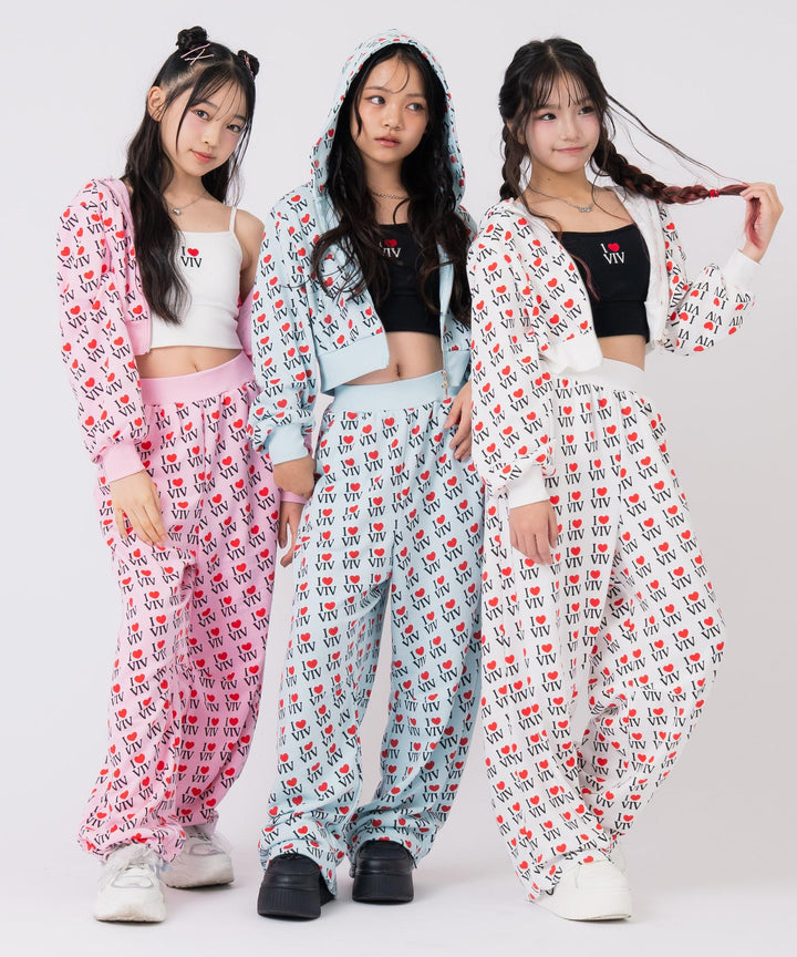 ホワイト(150サイズ着用/身長：約148cm)、ライトピンク(150サイズ着用/身長：約150cm)、サックス(150サイズ着用/身長：約152cm)