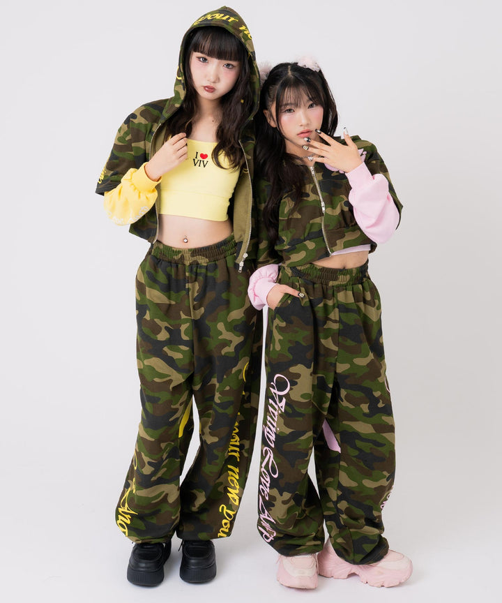 ライトピンク(150サイズ着用/身長：約144cm)、イエロー(160サイズ着用/身長：約157cm)