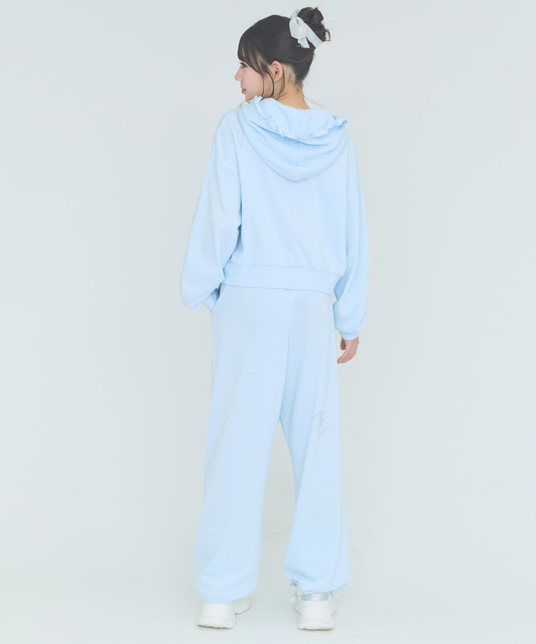 サックス(Ｍサイズ着用/身長：約162cm)