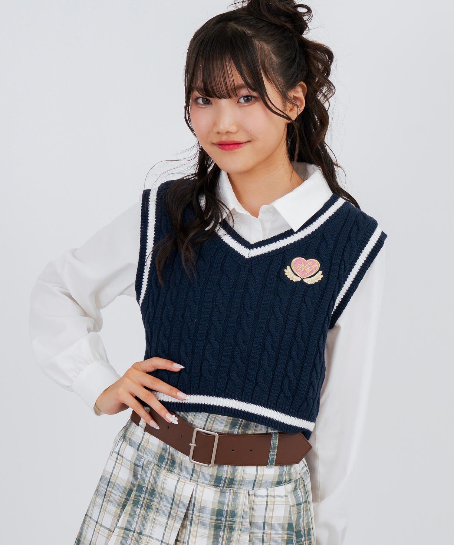 刺繡入 ライン ショート ニット ベスト 913-7849 – ANAP オンライン