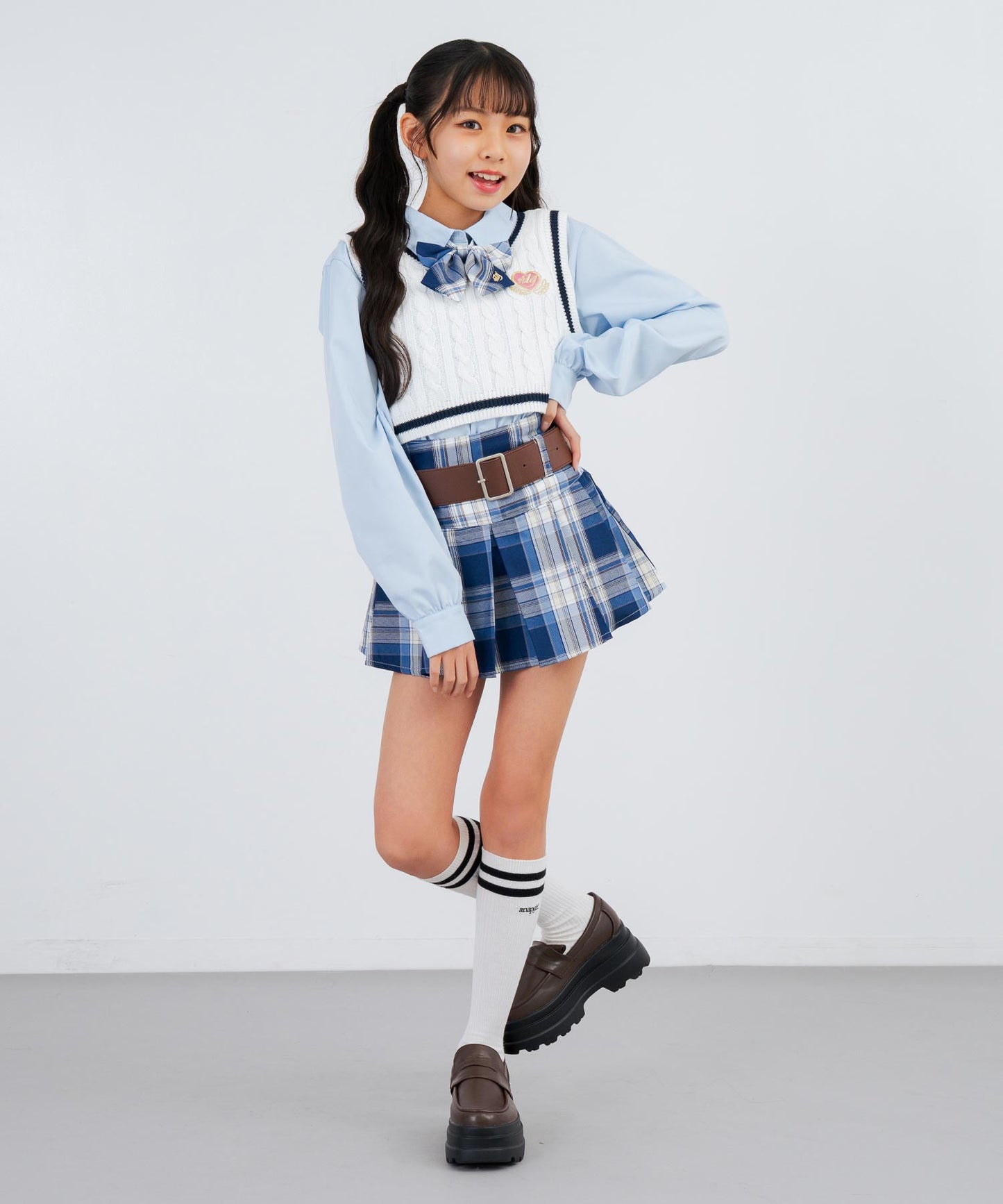 ホワイト/140cm(XSサイズ着用)