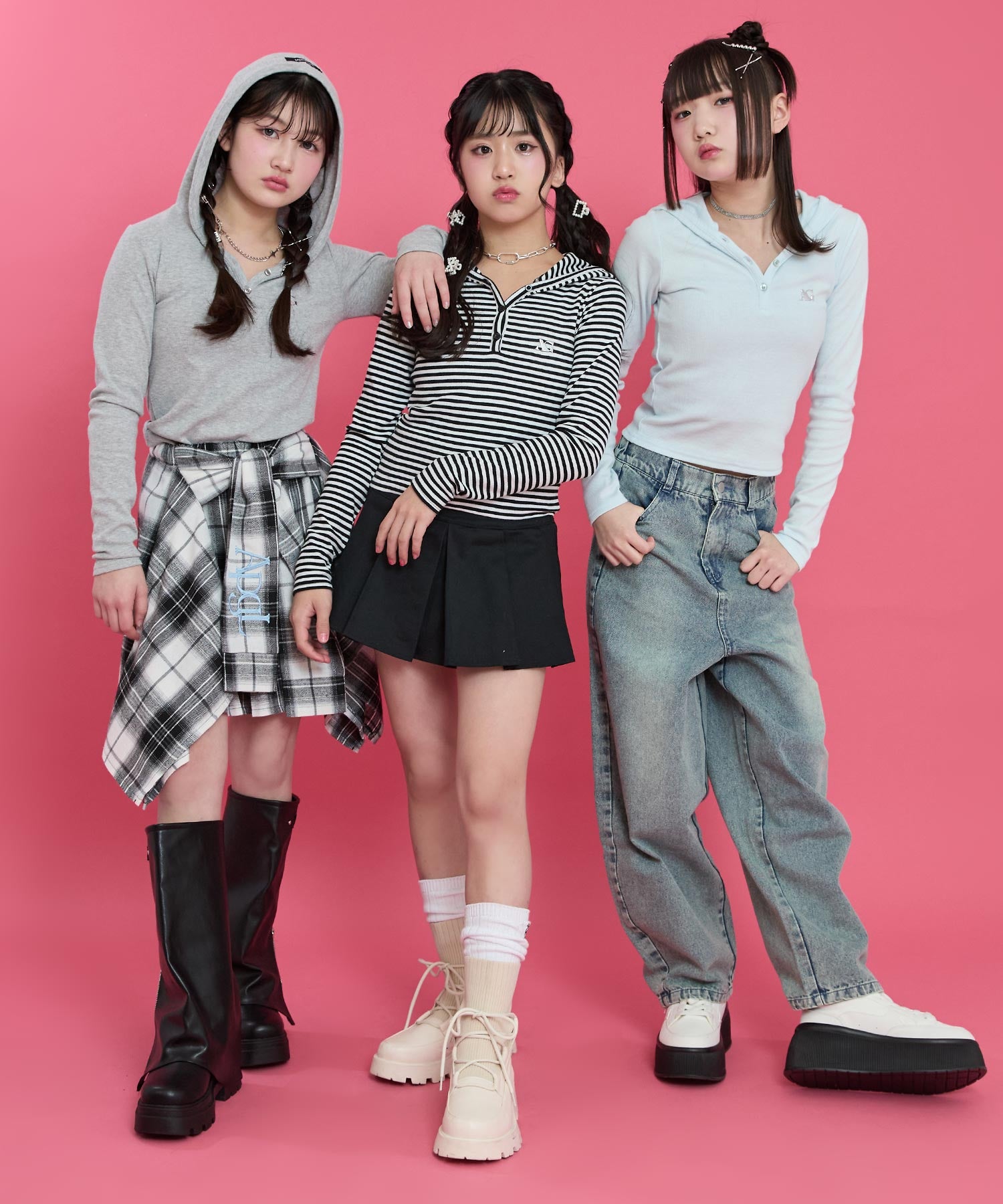 グレー(Sサイズ着用/身長：約152cm)
サックス(Sサイズ着用/身長：約154cm)
ホワイト/ブラック(Sサイズ着用/身長：約149cm)