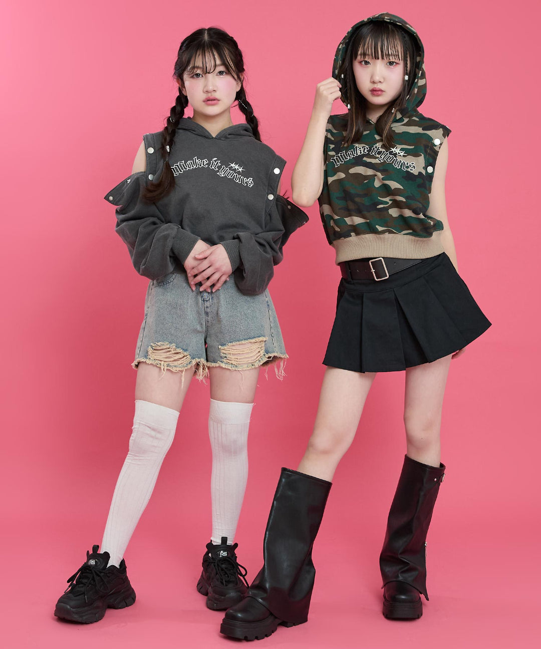 カーキ(Sサイズ着用/身長：約154cm)
アッシュブラック(Sサイズ着用/身長：約152cm)